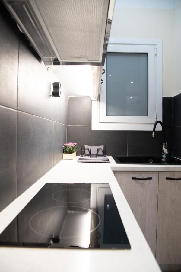 Modern Apartment Downtown เอเธนส์ ภายนอก รูปภาพ