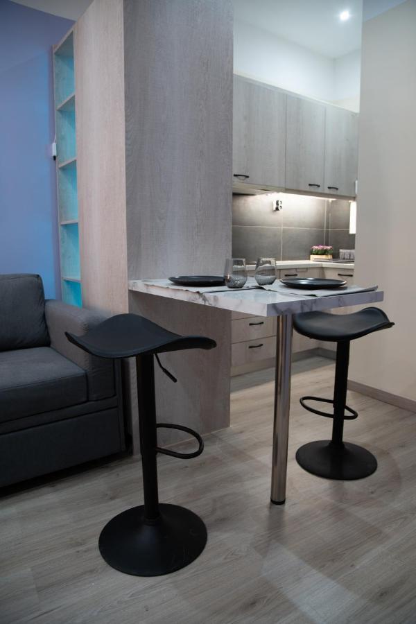 Modern Apartment Downtown เอเธนส์ ภายนอก รูปภาพ